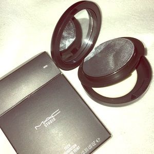 MAC Studio Tech Foundation NW58